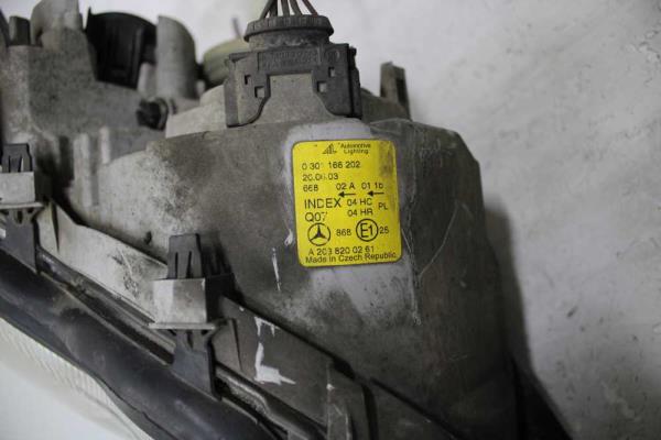 PHARE DROIT MERCEDES - Vue 3